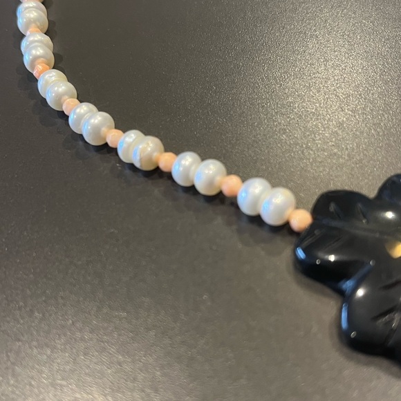Closing closet make offer. Vintage onyx pearl coral 18 inch necklace - Picture 6 of 6